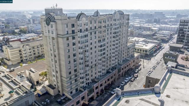 988 Franklin St, Oakland CA: https://media.crmls.org/mediaz/b3de18ef-327e-4acd-87a2-a2cff46f8e2b.jpg