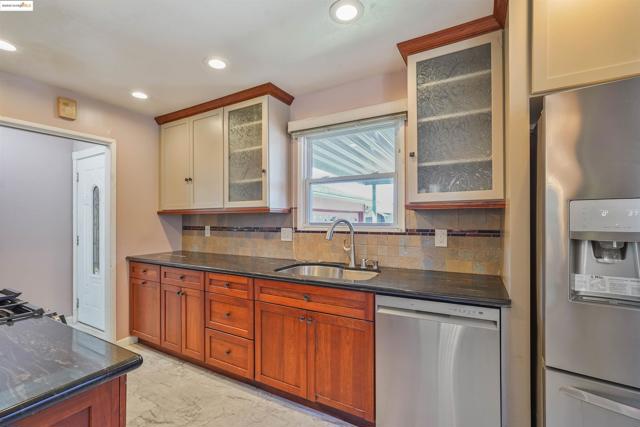 836 Stella St, Vallejo CA: https://media.crmls.org/mediaz/b3de6738-0348-4365-8535-2a761f9ae745.jpg