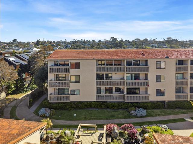 429 S Sierra Ave, Solana Beach CA: https://media.crmls.org/mediaz/b3de9cfc-eac5-41e3-a7db-09cd9203936e.jpg