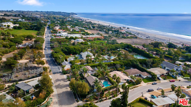 30630 Morning View Drive, Malibu CA: https://media.crmls.org/mediaz/b3df5130-0b08-4f14-b0a3-f38671f47d7c.jpg