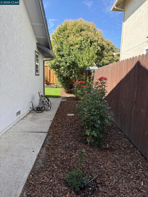 797 Orinda Ct, Fairfield CA: https://media.crmls.org/mediaz/b3e011c3-b280-41f3-8382-265310622fb8.jpg