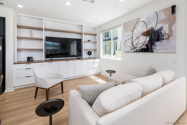 32395 Tannat Dr, Temecula CA: https://media.crmls.org/mediaz/b3e07757-ebb8-4a7d-b845-976b6a4d4da8.jpg