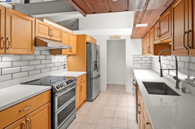 Image 17 of 49 For 51 Mott Pl  