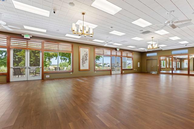 1505 Bismarck Ln, Brentwood CA: https://media.crmls.org/mediaz/b3e0f155-6ee1-4ada-812b-481caab8f15e.jpg