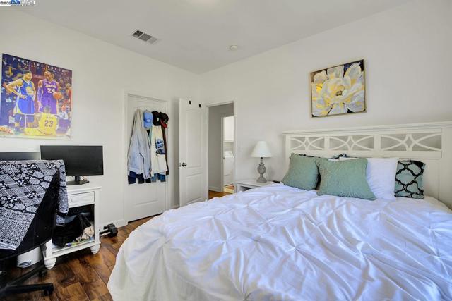 200 ARDEN CT, San Ramon CA: https://media.crmls.org/mediaz/b3e10766-12d0-4bda-81a8-fcdc7a2a3912.jpg
