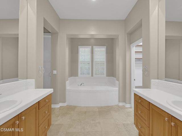 1048 Via Adorna, Newbury Park CA: https://media.crmls.org/mediaz/b3e28ebc-f58d-4af2-b42f-a50d3384d4ce.jpg