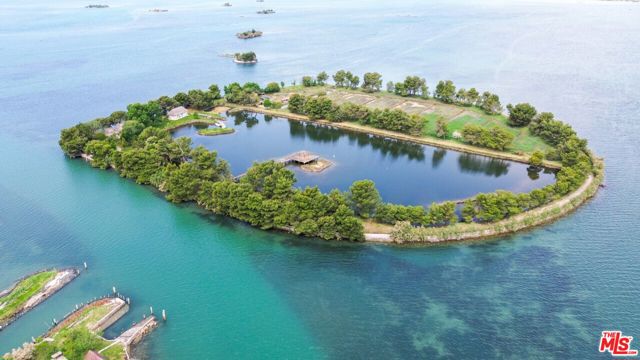 1 Private Island Near Venice, Italy,  CA: https://media.crmls.org/mediaz/b3e32a7b-812d-4bdf-a8a3-008d73085283.jpg