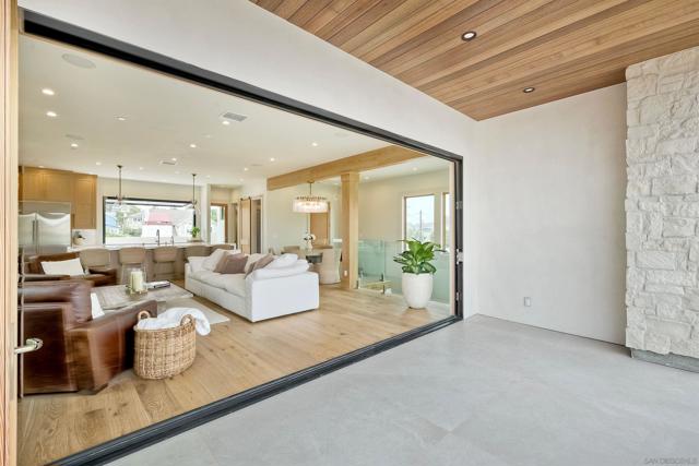 440 Pomona Avenue, Coronado CA: https://media.crmls.org/mediaz/b3e45bfd-b6c9-4b9a-bc83-591700790b7f.jpg