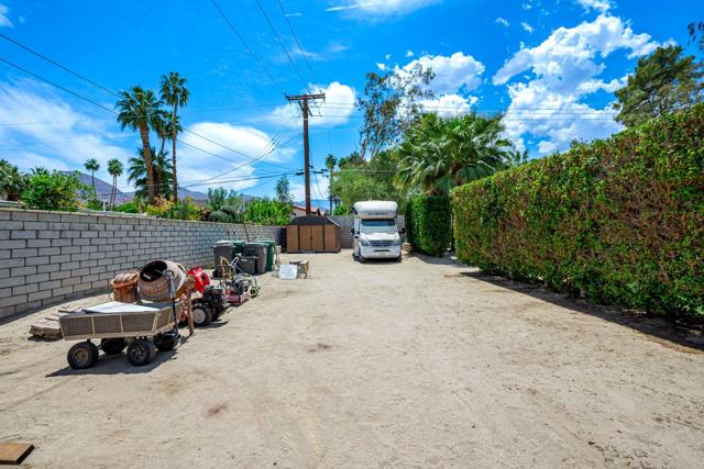 74619 Fairway Drive, Palm Desert CA: https://media.crmls.org/mediaz/b3e47c4c-36a3-4039-b40f-eb3e28af599b.jpg