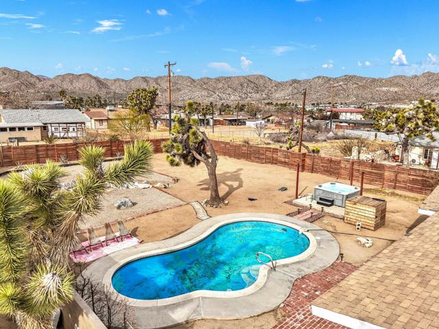 7552 Elk Trail, Yucca Valley CA: https://media.crmls.org/mediaz/b3e4ca4a-13f6-4aff-9ac5-08967dbdfee1.jpg