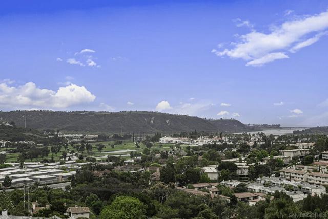 7335 El Fuerte St, Carlsbad CA: https://media.crmls.org/mediaz/b3e5393e-ec00-4348-8f38-8410265db687.jpg