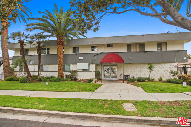 115 N Oak Street, Inglewood CA: https://media.crmls.org/mediaz/b3e5bf64-5f01-40ff-872c-8f57bd6b19a5.jpg