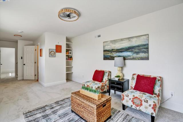 33039 Palmetto Dr, Union City CA: https://media.crmls.org/mediaz/b3e5d524-3ceb-4108-a57b-faa2980d60de.jpg