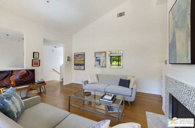 475 Village Square, Palm Springs CA: https://media.crmls.org/mediaz/b3e6049a-6ca7-4520-9c09-cd7a96223c44.jpg