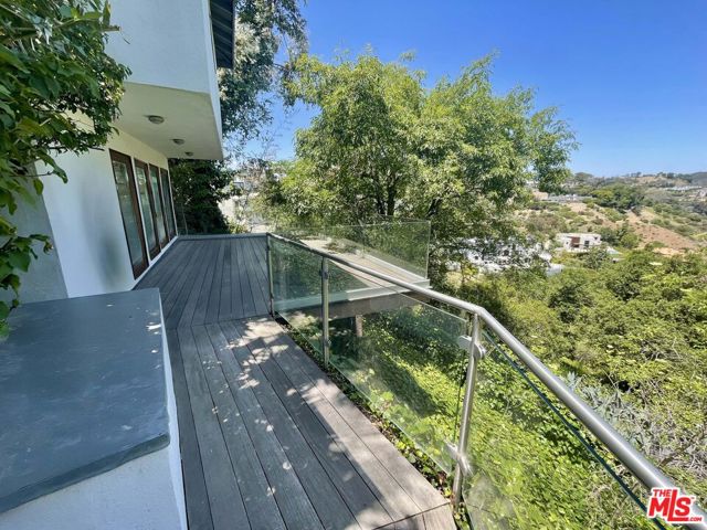 Image 29 of 36 For 1000 Stradella Road