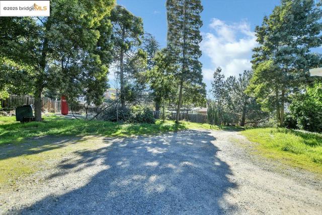 4058 Treat Boulevard, Concord CA: https://media.crmls.org/mediaz/b3e6587c-05ca-4dd9-be73-d31a7ed2d543.jpg