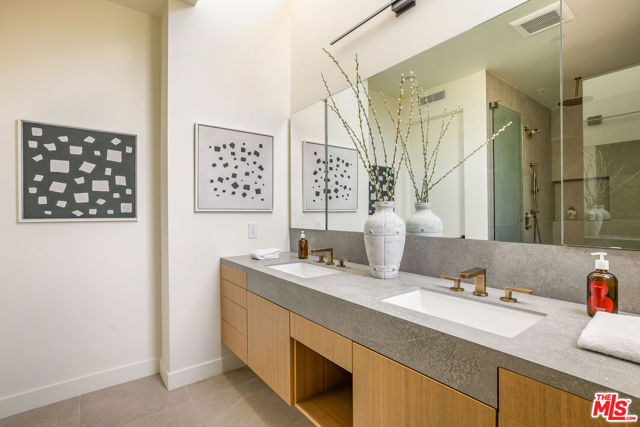 919 1/4 Hilldale Avenue, West Hollywood CA: https://media.crmls.org/mediaz/b3e6a7f9-5ad5-4dcb-b309-3188f6176a6c.jpg