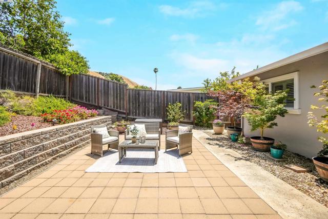 38392 Nebo Dr, Fremont CA: https://media.crmls.org/mediaz/b3e75b2f-5ced-4155-bf81-70bf2c691e12.jpg