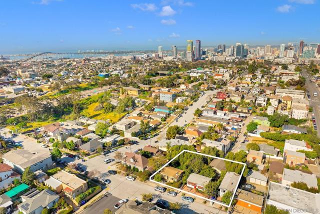 918 27Th St, San Diego CA: https://media.crmls.org/mediaz/b3e78d50-29e6-487d-a468-ff4d24ddcd9d.jpg