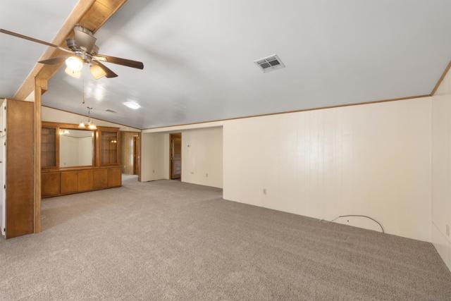 9255 N Magnolia Avenue, Santee CA: https://media.crmls.org/mediaz/b3e7a8c8-2d37-4424-8ff9-29accb99a77e.jpg