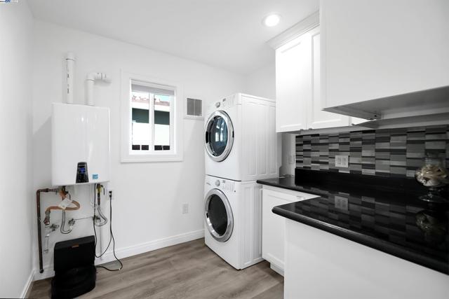 3254 Keith Ave, Castro Valley CA: https://media.crmls.org/mediaz/b3e7da98-20cb-4a9e-b07d-0a6fce1ab79a.jpg
