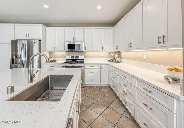 2511 Aurora Lane, Simi Valley CA: https://media.crmls.org/mediaz/b3e8c993-6313-4fea-8a79-ce7c7b3d601f.jpg