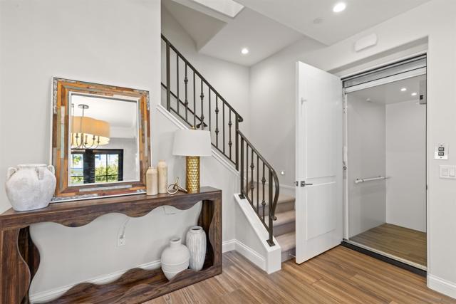 708 Silver Street, La Jolla CA: https://media.crmls.org/mediaz/b3e8f2bf-0cbd-4d28-8313-009de0fe417d.jpg