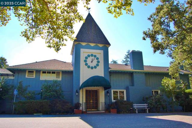 1316 Rockledge Ln, Walnut Creek CA: https://media.crmls.org/mediaz/b3e91536-43ab-490c-8dc8-16129d43a725.jpg