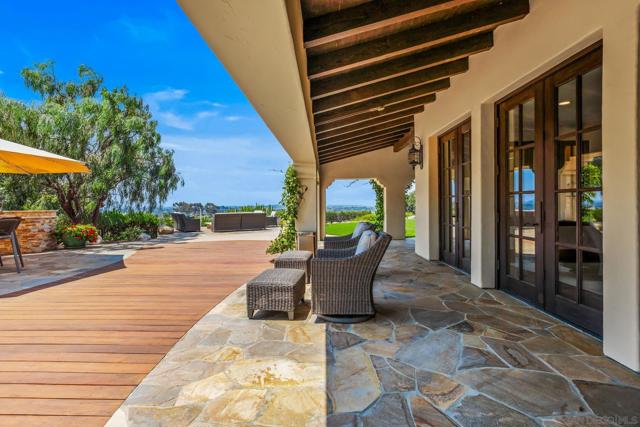 7975 Villas, San Diego CA: https://media.crmls.org/mediaz/b3e91a5d-0e5b-4581-9dd4-0ae2a25b6794.jpg