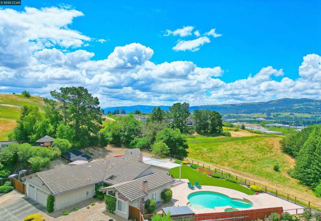 130 Samoa Ct, San Ramon CA: https://media.crmls.org/mediaz/b3e91f86-16ce-4255-b26c-caf5753a310b.jpg