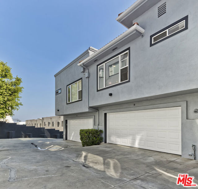 1007 Figueroa Terrace, Los Angeles CA: https://media.crmls.org/mediaz/b3e9256a-bbc2-4f66-9b33-004739752bfb.jpg