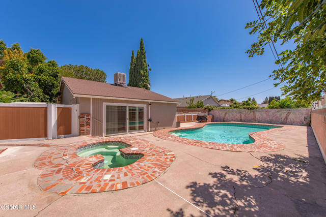 3268 Hilldale Avenue, Simi Valley CA: https://media.crmls.org/mediaz/b3ea0e09-ba20-418c-98d4-d5c79822dc66.jpg