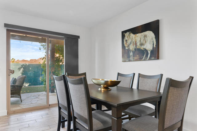 52540 Avenida Juarez, La Quinta CA: https://media.crmls.org/mediaz/b3ea4fa1-a127-4afe-ba06-3613a85789fa.jpg
