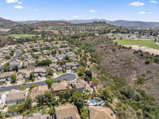 4543 Silverbell Circle, Moorpark CA: https://media.crmls.org/mediaz/b3ea5282-3075-4fe3-851a-67795553faff.jpg