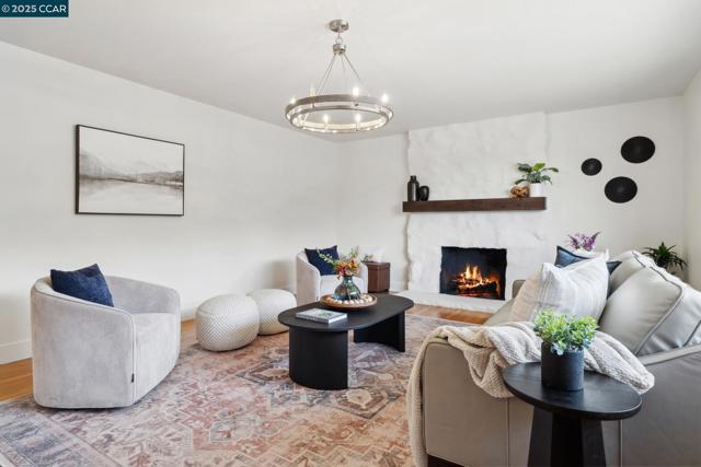 3739 Northridge Dr, Concord CA: https://media.crmls.org/mediaz/b3eaacef-ee1f-4166-9c89-3316f816ffd8.jpg