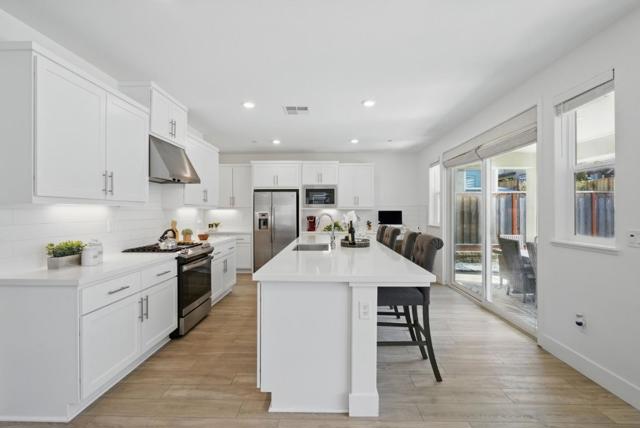 7081 Kirigin Way, Gilroy CA: https://media.crmls.org/mediaz/b3ead83a-22ae-4a02-af17-51bc44796bde.jpg