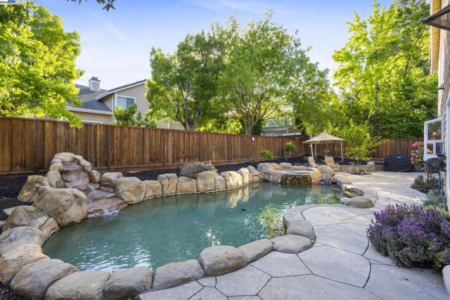 304 AVONDALE LANE, Livermore CA: https://media.crmls.org/mediaz/b3eadeba-23b8-4e5c-80b0-71cd58ed6f9b.jpg