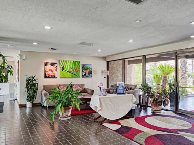 257 Laredo Drive, Palm Springs CA: https://media.crmls.org/mediaz/b3eb14dc-d344-4de3-a7aa-f85c878efe79.jpg