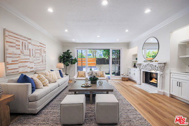 133 S Oakhurst Drive, Beverly Hills CA: https://media.crmls.org/mediaz/b3ebee61-9906-481e-a35b-80dc0891545d.jpg