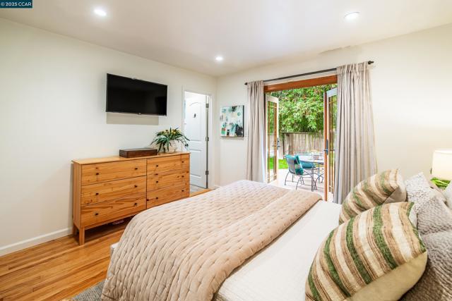 1085 Oak Hill Road #D, Lafayette CA: https://media.crmls.org/mediaz/b3ec1723-c727-470d-a840-6606c9ccc08b.jpg