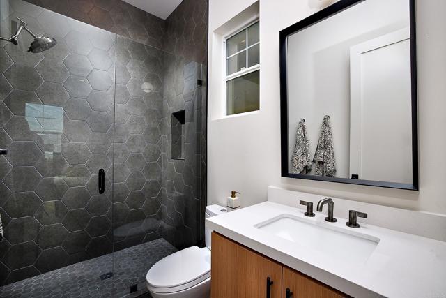 177 N Vulcan Avenue, Encinitas CA: https://media.crmls.org/mediaz/b3ecd9ed-fe91-450e-9eb1-0e67b24122f2.jpg