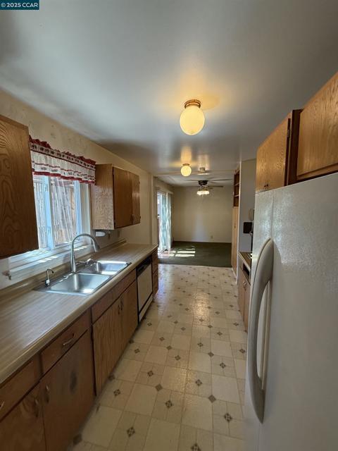1630 Nicholas Dr, Concord CA: https://media.crmls.org/mediaz/b3ed0a30-0e3a-41d8-b46b-595925a70871.jpg