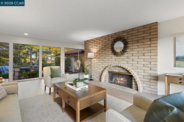 140 Warfield Drive, Moraga CA: https://media.crmls.org/mediaz/b3ed705b-15fa-45f0-80d5-5384775f07b2.jpg