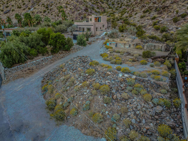 1821 Crestview Drive, Palm Springs CA: https://media.crmls.org/mediaz/b3eda2cd-96ed-4f83-bed1-ae577b45d47e.jpg