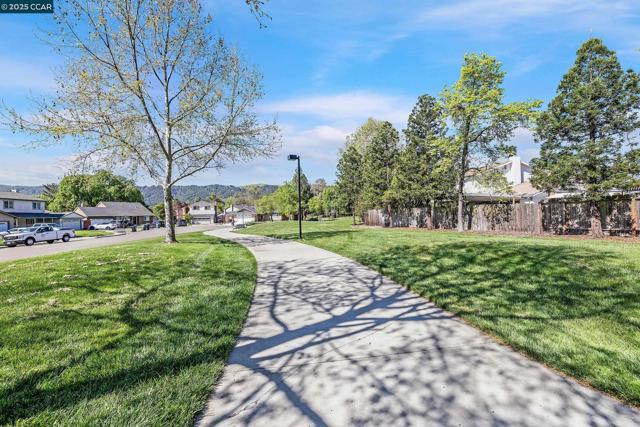 3641 Shenandoah Ct, Pleasanton CA: https://media.crmls.org/mediaz/b3edeace-2ddd-40ea-9d50-0169c8572e14.jpg