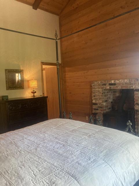 25500 Foster Lake Road, Idyllwild CA: https://media.crmls.org/mediaz/b3ee2699-857d-4e28-846e-e3e604c54a2f.jpg