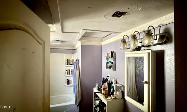 229 S Padre Juan Avenue, Ojai CA: https://media.crmls.org/mediaz/b3ee29e7-d28f-4ef3-9e1c-b45d5a7bb21b.jpg