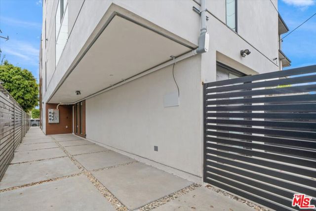 4922 S Centinela Avenue, Los Angeles CA: https://media.crmls.org/mediaz/b3ee45ae-6433-4f55-8601-3584ccae1bdf.jpg