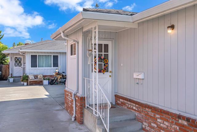 1567 Hawes Court, Redwood City CA: https://media.crmls.org/mediaz/b3ee6fb8-ecb3-43e5-9424-a5f1442dc626.jpg