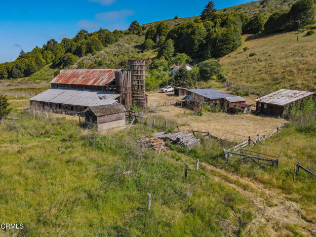 42000 Mountain View Road, Manchester CA: https://media.crmls.org/mediaz/b3ee952c-dbbd-4635-a857-af9642a23bdb.jpg